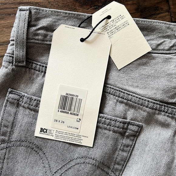 Levi’s Premium 501 Women’s Original Cropped Jean - Picture 8 of 14